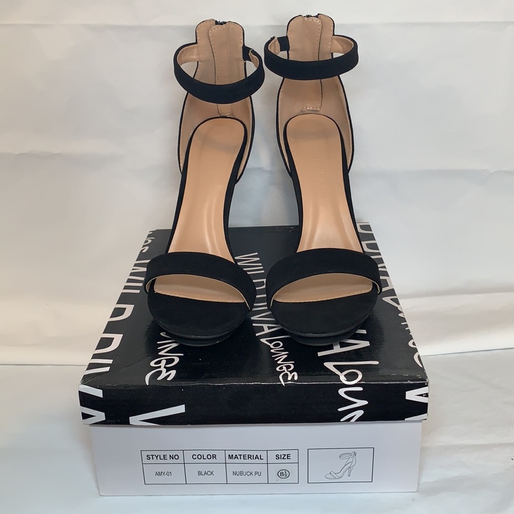 Windsor brand black stiletto with zipper.  Never worn with box. - Picture 4 of 5